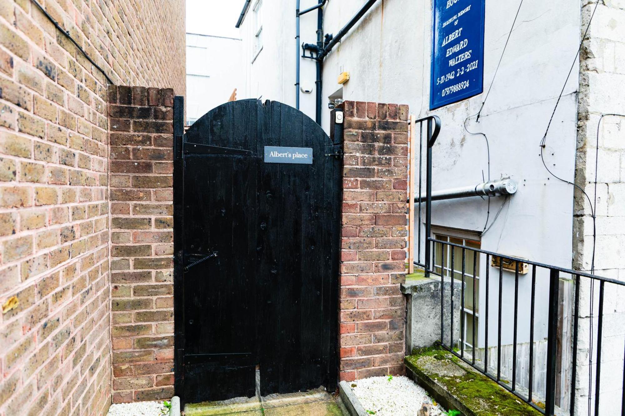 Albert'S Place Weymouth Exterior photo